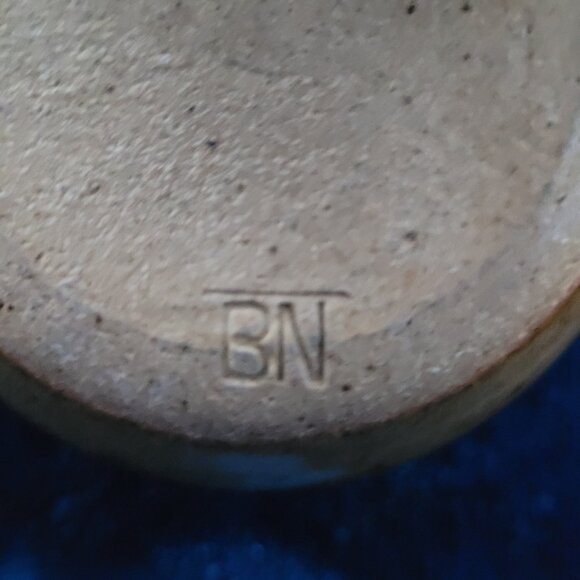 Pottery pot with lid - Picture 9 of 11